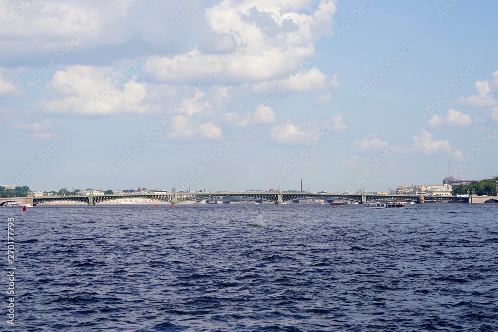 Panoramalandschaft der Newa in St. Petersburg