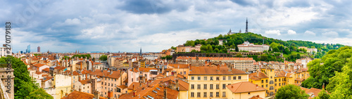 Panoramique de la ville de Lyon depuis le quartier de la Croix Rousse, Rhône, France photo