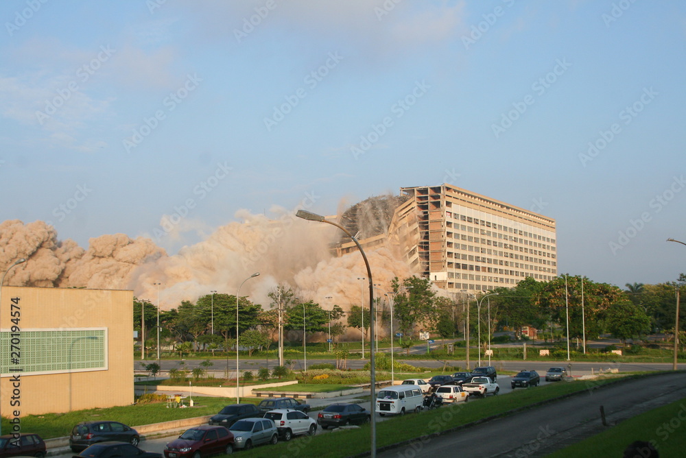 Obraz premium implosão prédio