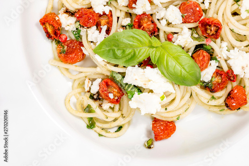 Spagetti mit Tomaten und Käse