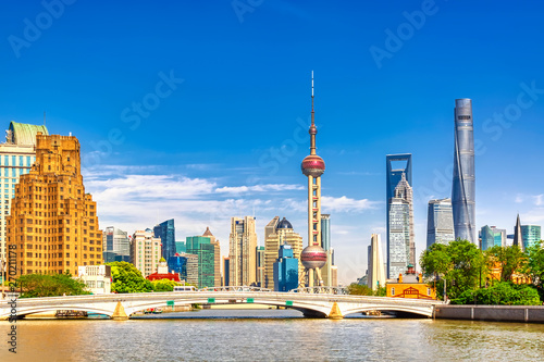 Canvas Print Shanghai pudong skyline with historical Waibaidu bridge, China during summer sun