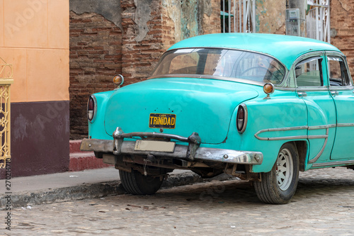 Altes Auto in den Stra  en von Trinidad  Kuba