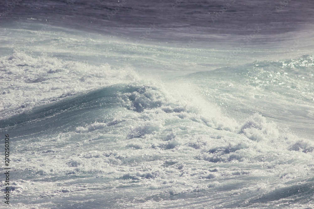 ola espumosa del océano atlántico