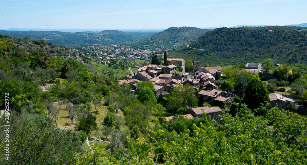 Wunderschönes Bergdorf und Umgebung von Naves in der Ardèche