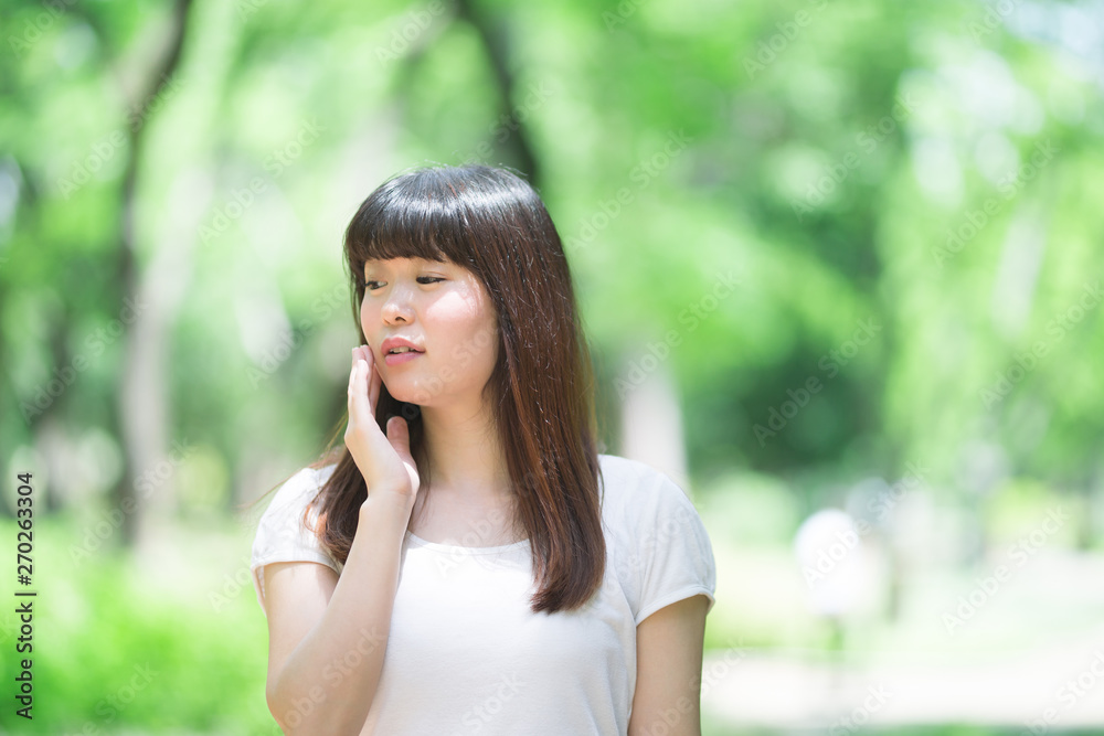 新緑・女性 新緑・女性