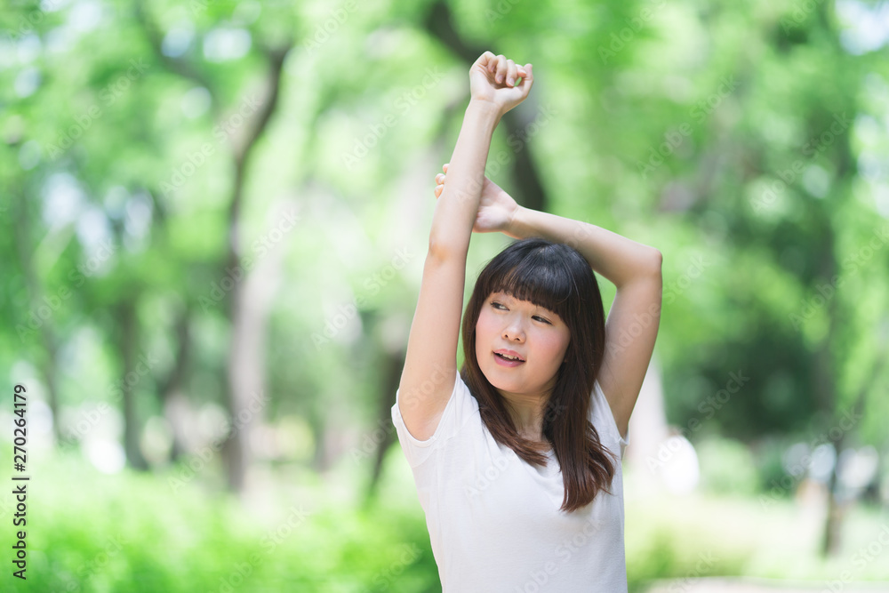 新緑・女性 新緑・女性