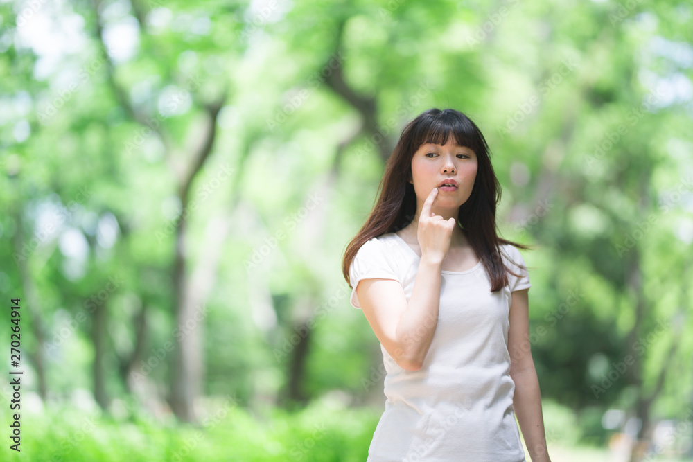 新緑・女性 新緑・女性