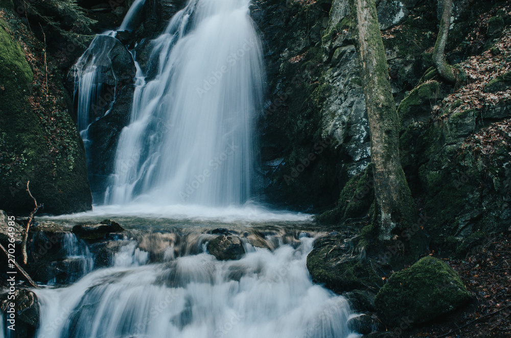 Fototapeta premium Stunning waterfall