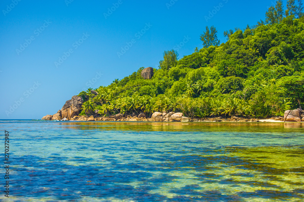Obraz premium Beautiful tropical landscape of a rocky beach, Seychelles