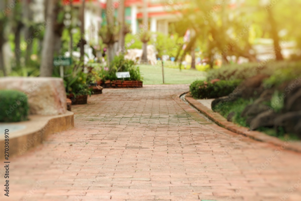 Fototapeta premium Kamienny chodnik w parku