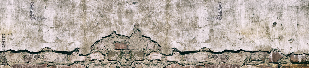 Obraz premium Panorama old damaged brick wall with shabby plaster.