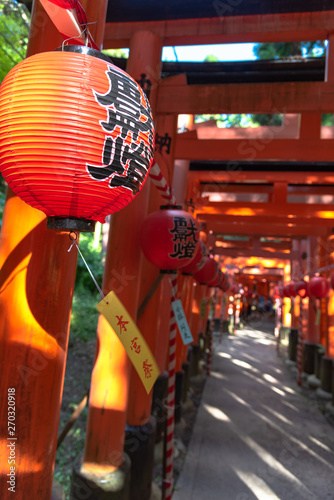 Fushimi Inari-taisha Shrine. Thousands countless vermilion Torii gates with red Japanese lanterns, Fushimi Inari religious center is the most important shinto sanctuary and the oldest in Kyoto, Japan © Shawn.ccf