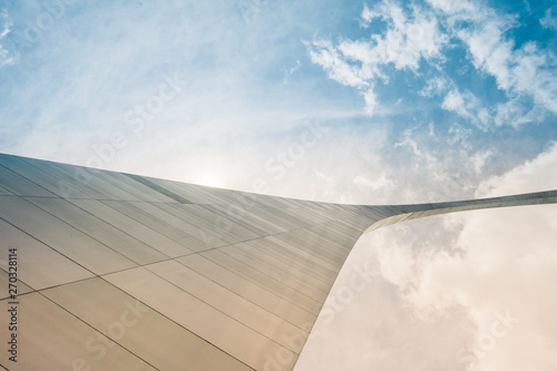 Papier peint St Louis Arch Abstract view with sky