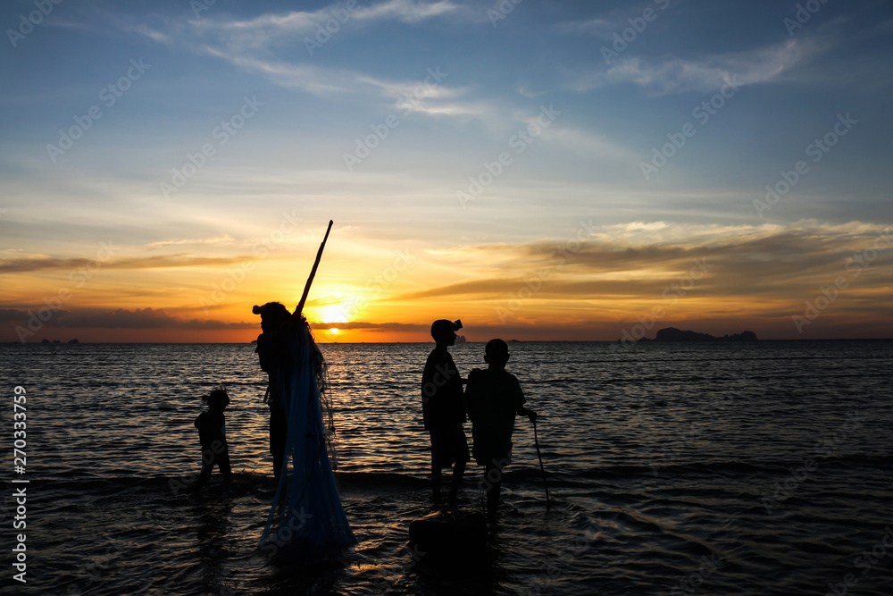 Fototapeta premium silhouette of fisherman family.
