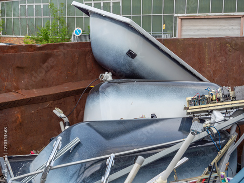 Metallschrott Entsorgung Wertstoffhof Badewanne photo