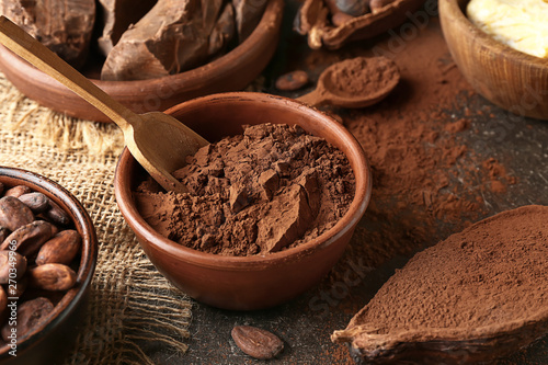 Bowl with cocoa powder on table