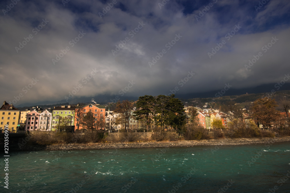 Veduta del fiume Inn ad Innsbruck in Tirolo, Austria