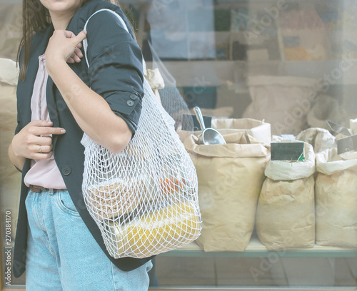 Obraz na plátne woman is bying products in zero waste shop