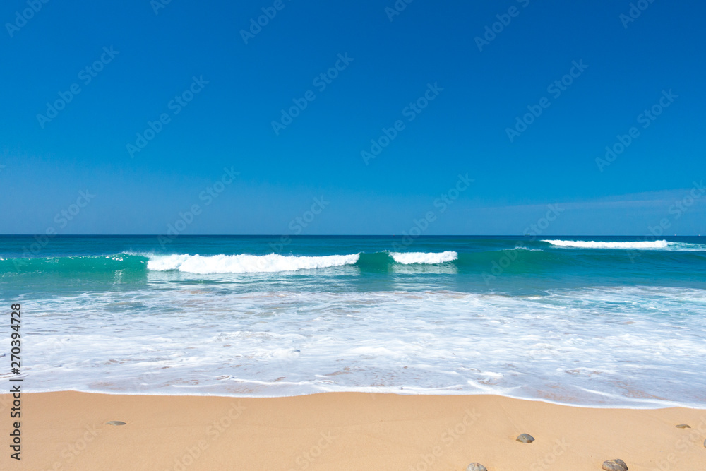 oceano mare azzurro cielo spiaggia