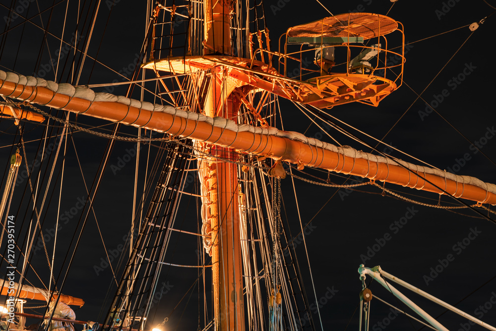 夜の帆船