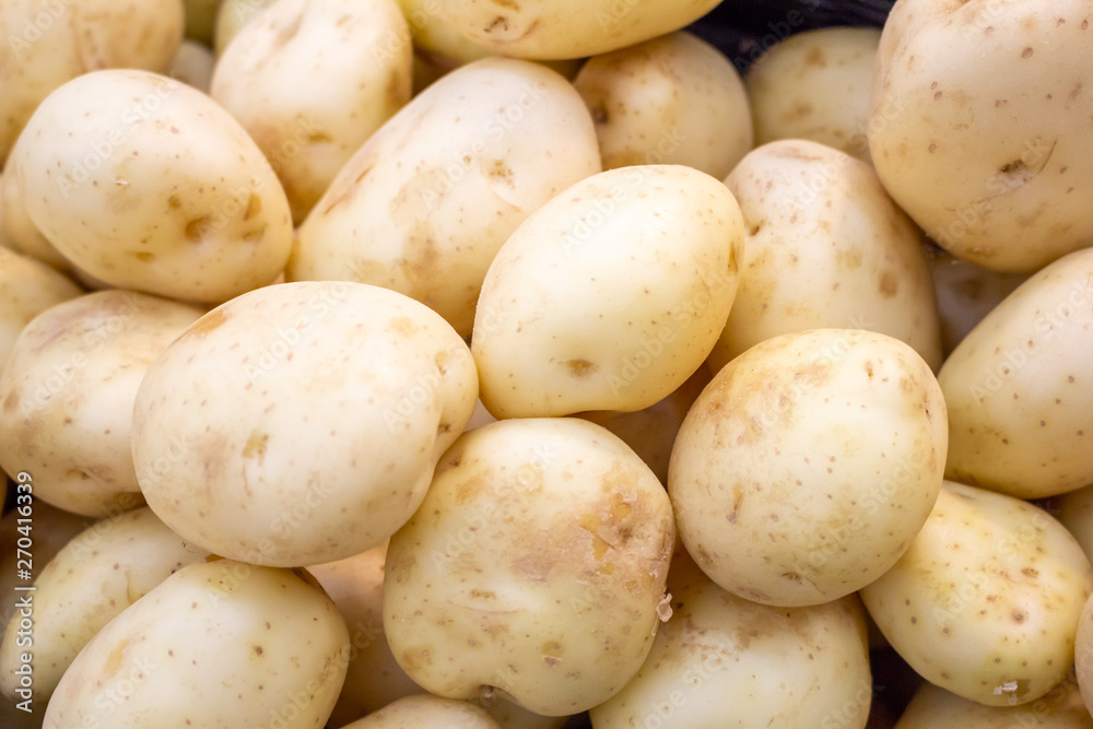 Several units of white potatoes Several units of white potatoes