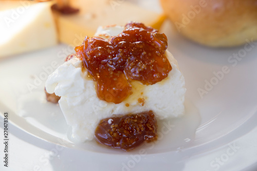 Cottage cheese with fig marmalade
