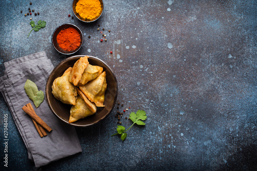 Cuadro en lienzo Indian baked stuffed pastry samosa
