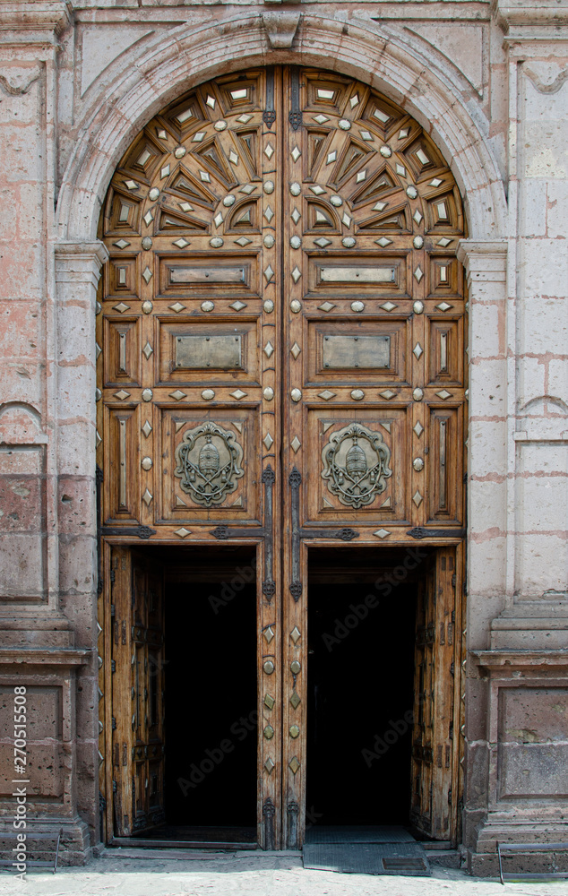 Puerta de la catedral de Morelia