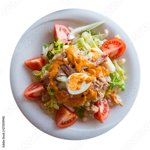 Salad Xatonada with tuna, escarole