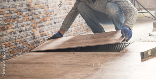 Valokuva Laying floor ceramic tile. Renovating the floor