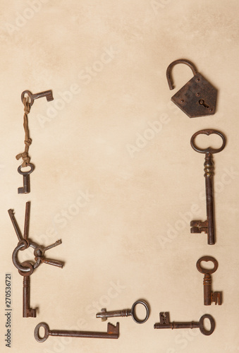 border made of rusty keys © Anneke