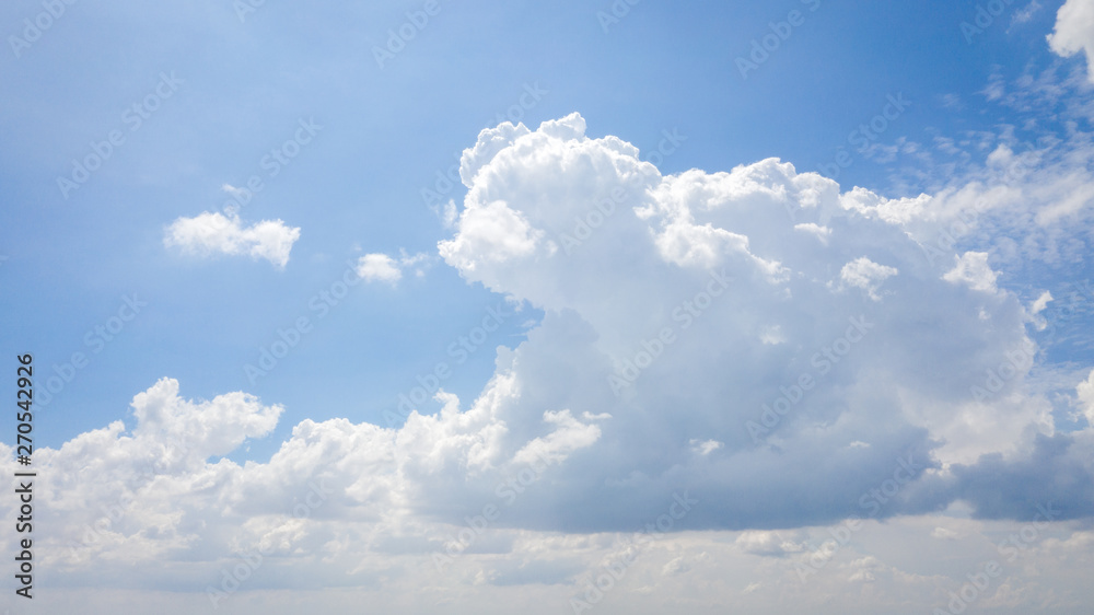 Fototapeta premium Blue sky background with clouds
