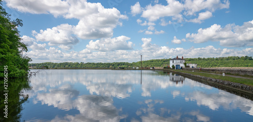 Tableau sur toile Sharpness Old Docks, tidal basin and old entrance with Harbour Masters's House o
