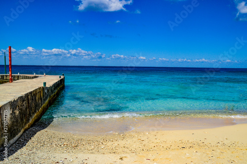 Strand in Cozumel  Mexiko    Beach   Wassersteg   Anlegesteg   Wolken   Blauer Himmelstrand