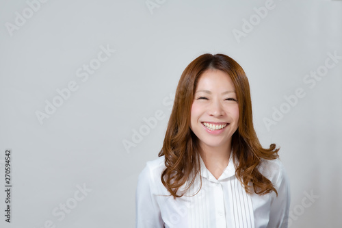 笑顔の女性
