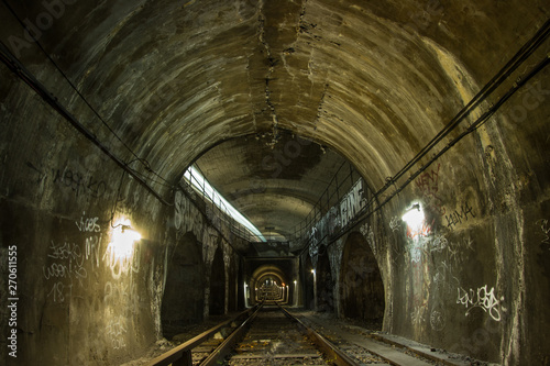 Exploration of Paris metro tunnels.