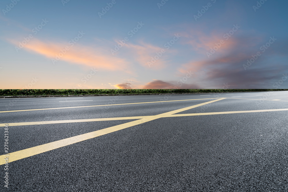 Fototapeta premium Empty Highway Asphalt Road and Beautiful Sky Landscape