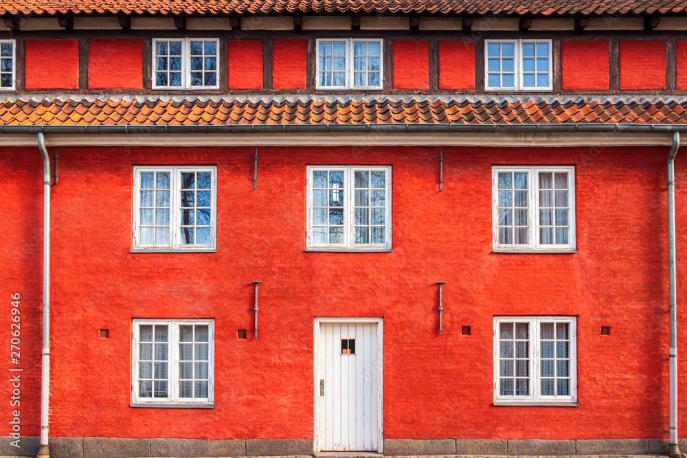Frontansicht eines roten Hauses in der Kastellet Festung, Zitadelle in Kopenhagen