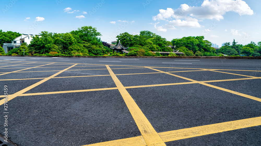 Obraz premium Road Pavement and Natural Landscape of Landscape..