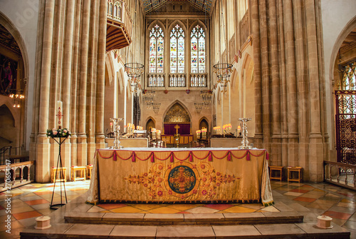 The altar in the St Edmundsbury Cathedral in Bury St Edmunds, Suffolk, UK Fotobehang
