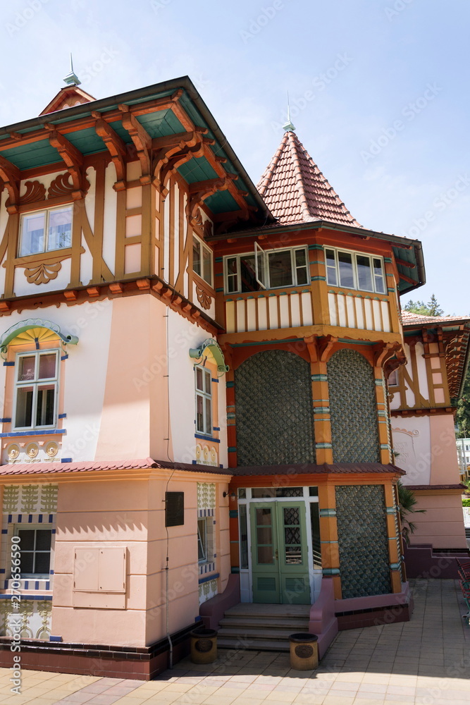 Φωτογραφία National cultural monument Jurkovicuv house from 1902 at the Colonadde in spa to