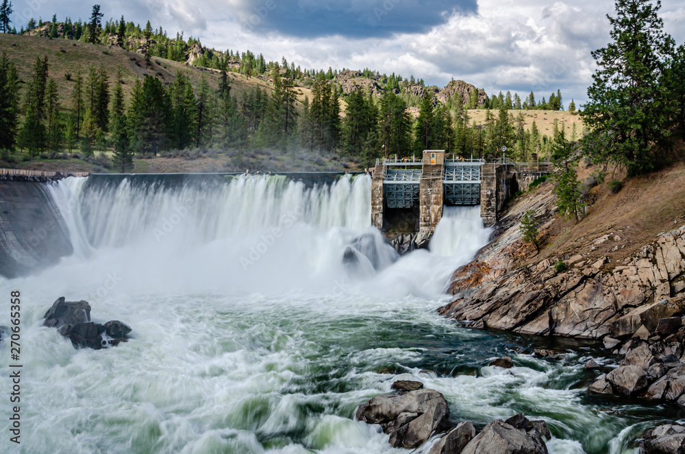 Obraz premium Little Falls Dam On The Spokane River.