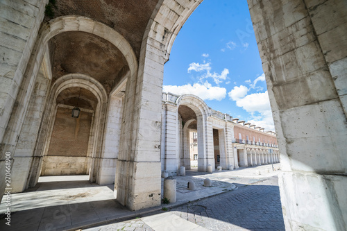 Church of San Antonio in Aranjuez, Madrid, Spain. Stone arches and walkway linked to the Palace of Aranjuez © Fernando Cortés