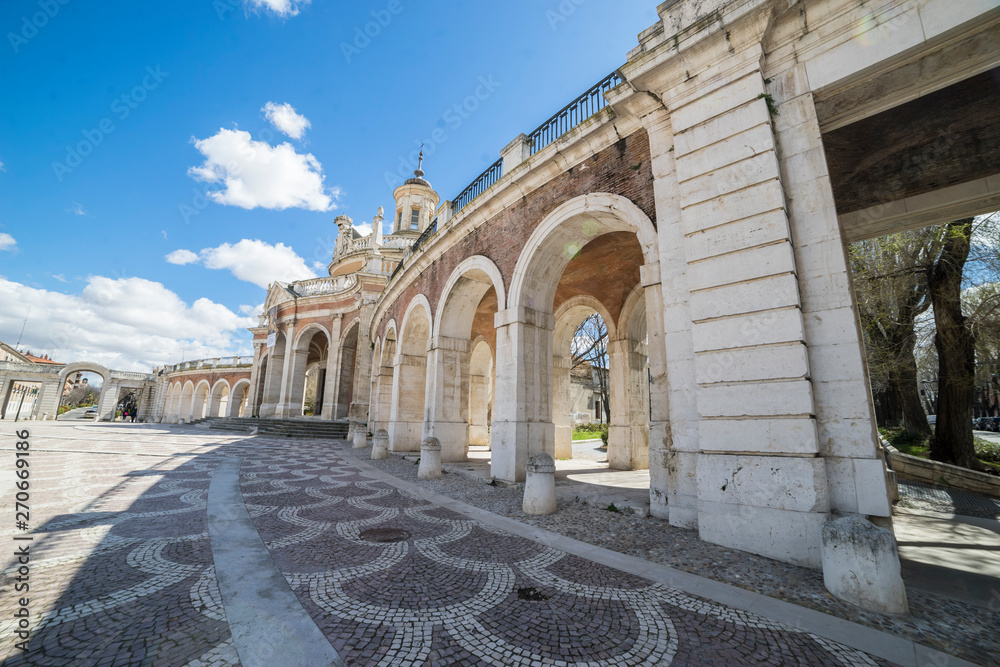 Obraz premium Church of San Antonio in Aranjuez, Madrid, Spain. Stone arches and walkway linked to the Palace of Aranjuez