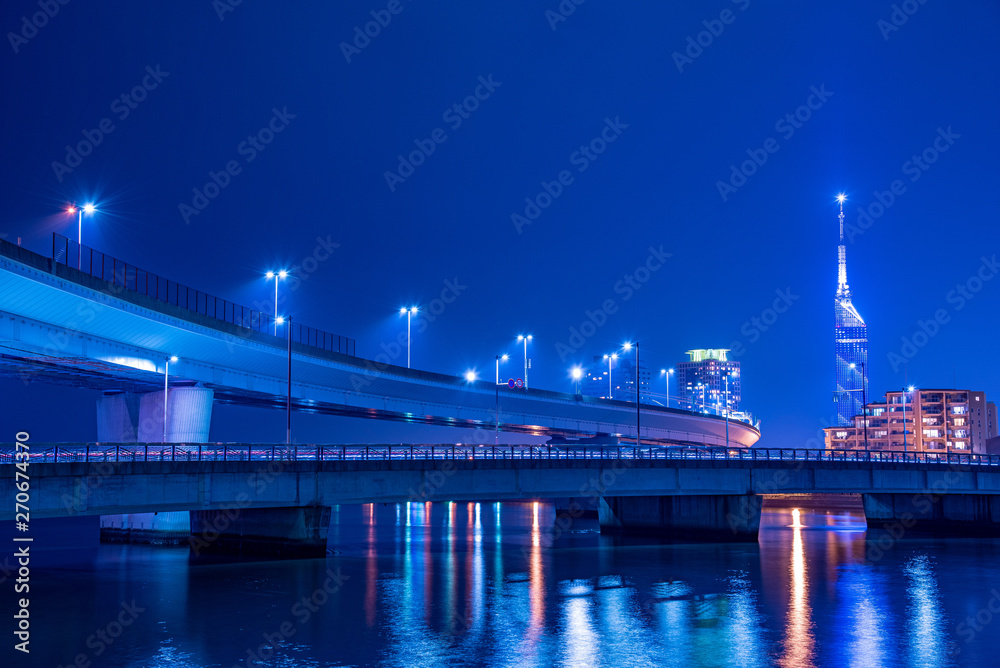 福岡タワーと都市高速の夜景