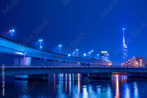 福岡タワーと都市高速の夜景