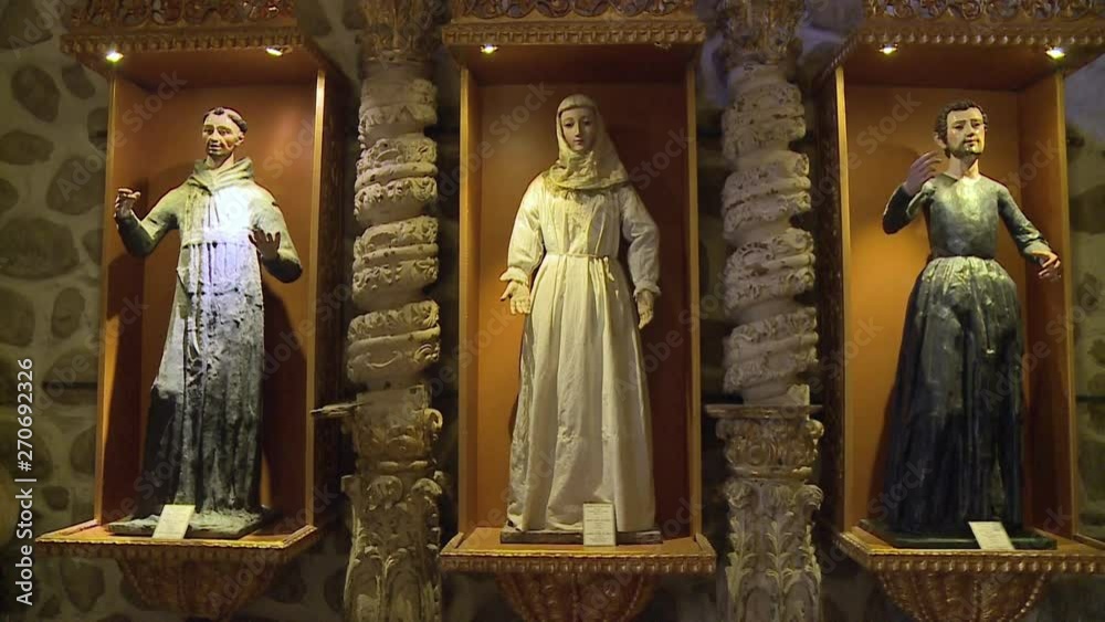 A close up shot of the statues of two men placed on the side of the statue of a woman inside a building A close up shot of the statues of two men placed on the side of the statue of a woman inside a building