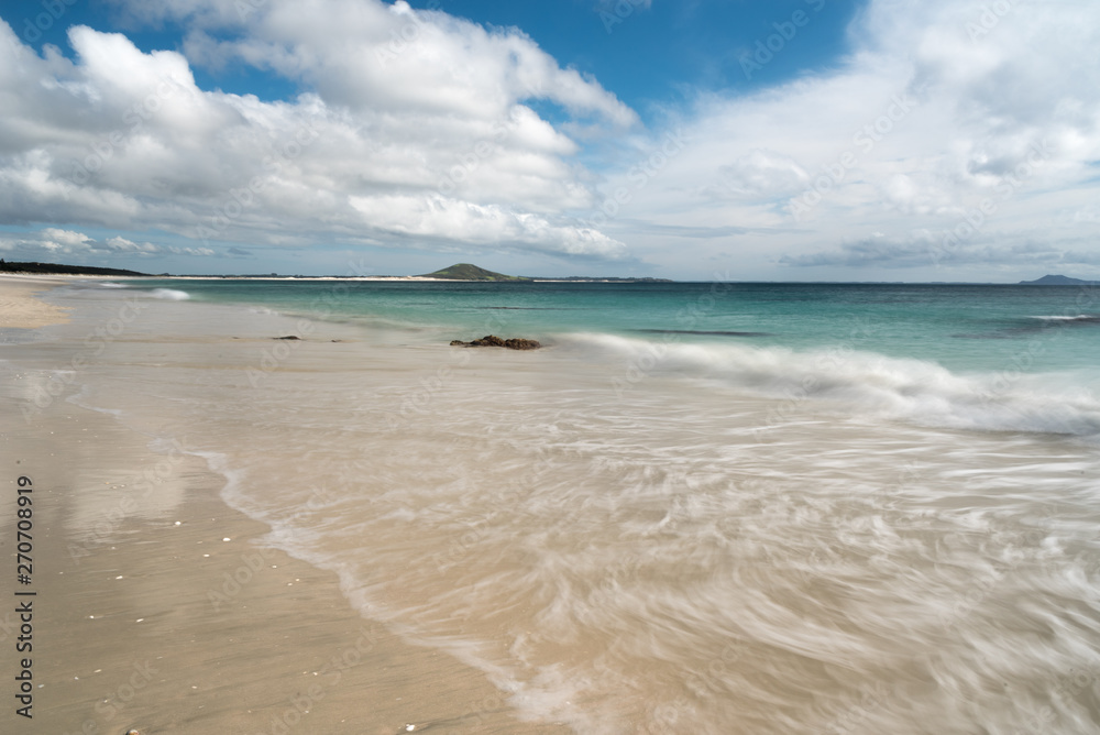 Φωτογραφία Waves breaking on the sandy beach at Karikari Moana, Northland, New Zealand