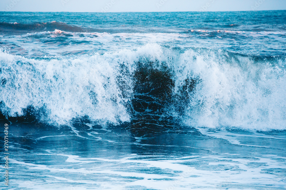 Obraz premium Waves at Beach at Sunset