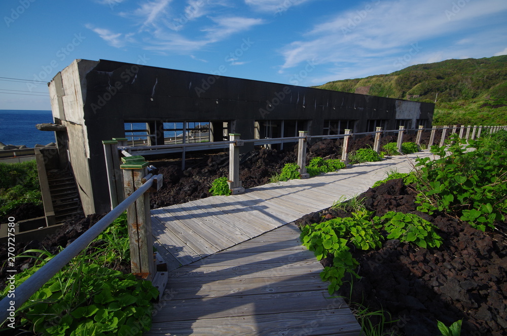 三宅島の災害遺構と遊歩道